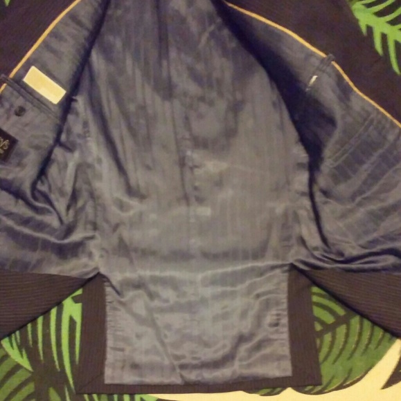 Men's Michael Kors Suit - Picture 2 of 7